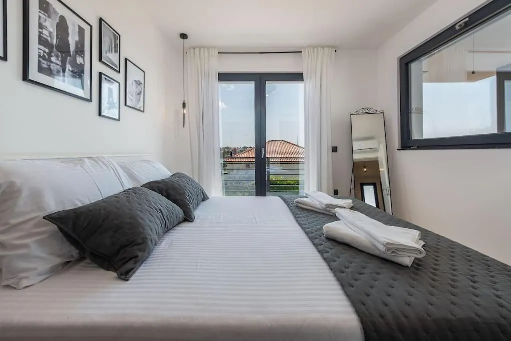Brand New Villa Olivia 30M From The Sea With Heated Pool And Jacuzzi Zaton