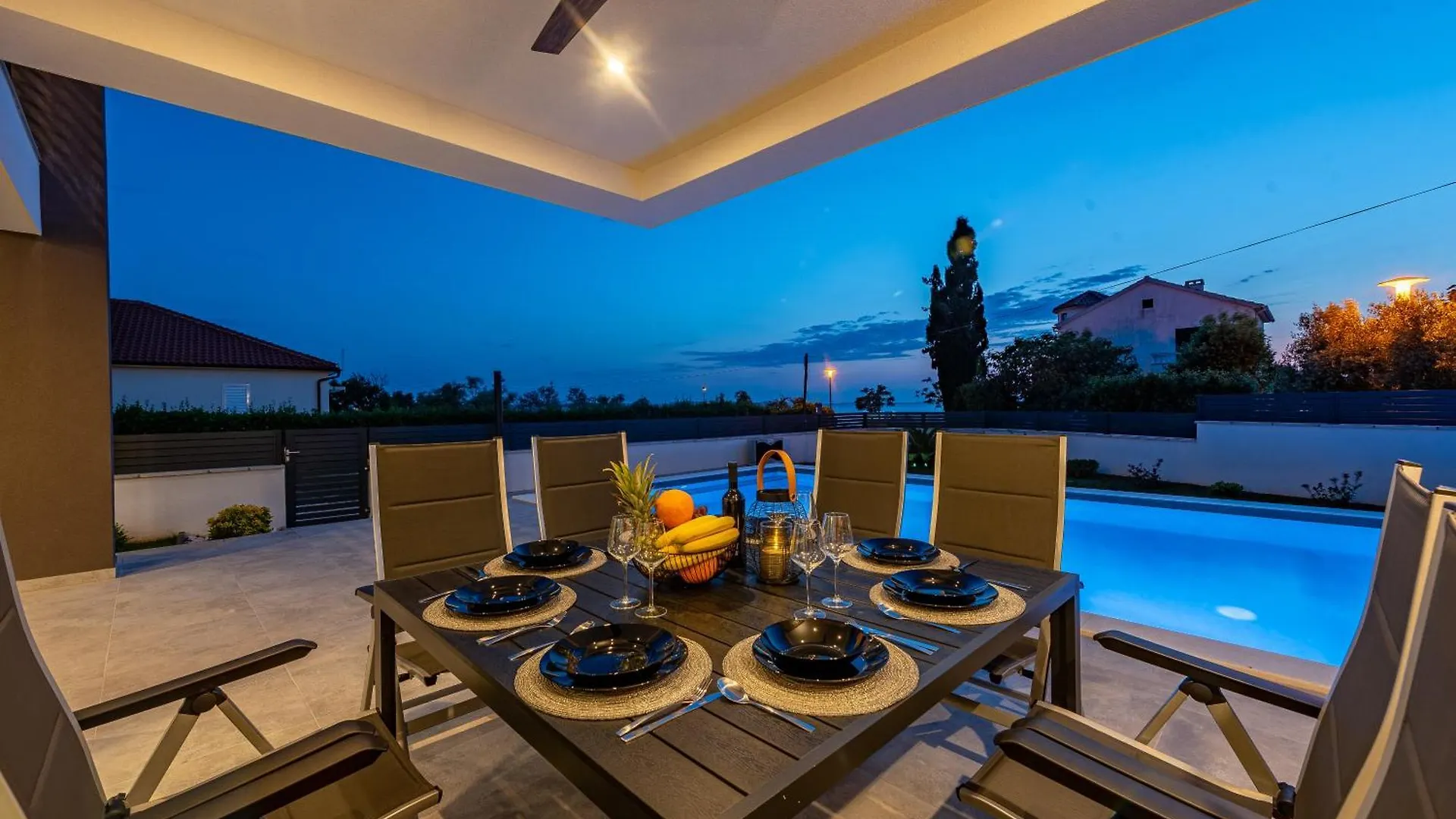 Brand New Villa Olivia 30M From The Sea With Heated Pool And Jacuzzi Zaton